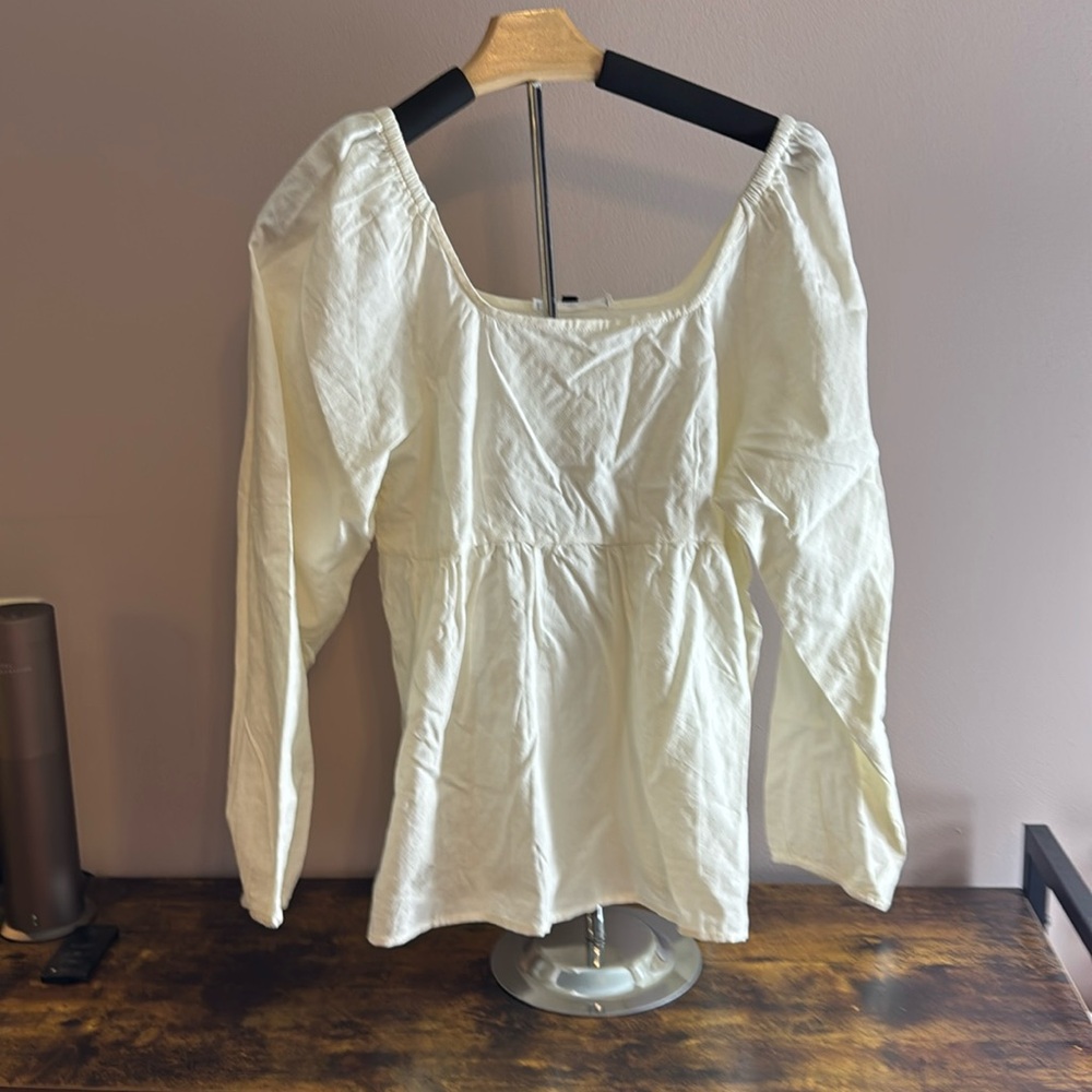 Women’s baby doll long sleeve top.